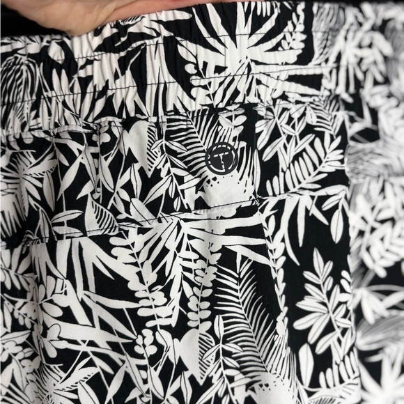 Talbots Black and White Floral Skort - Picture 8 of 13